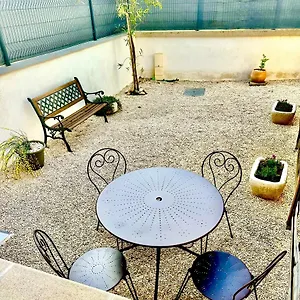  Appartement T2 Avec Terrasse Et Cour